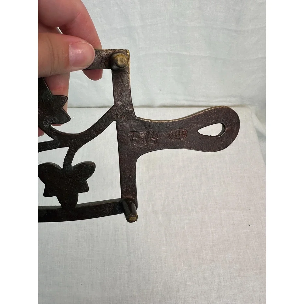 Vintage Brass Ivy Leaf Trivet Kitchen Hot Pad Gold Tone 9.25 Inch T-14 GHC